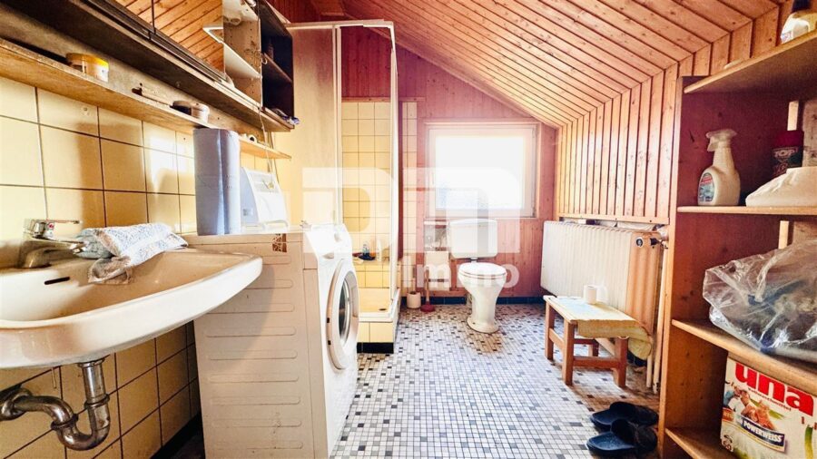 (R)eserviert!Laden-/Büro-/Lagerkomplex mit 300 m² Nutzfläche und Parkflächen - OG Bad / Dusche / WC